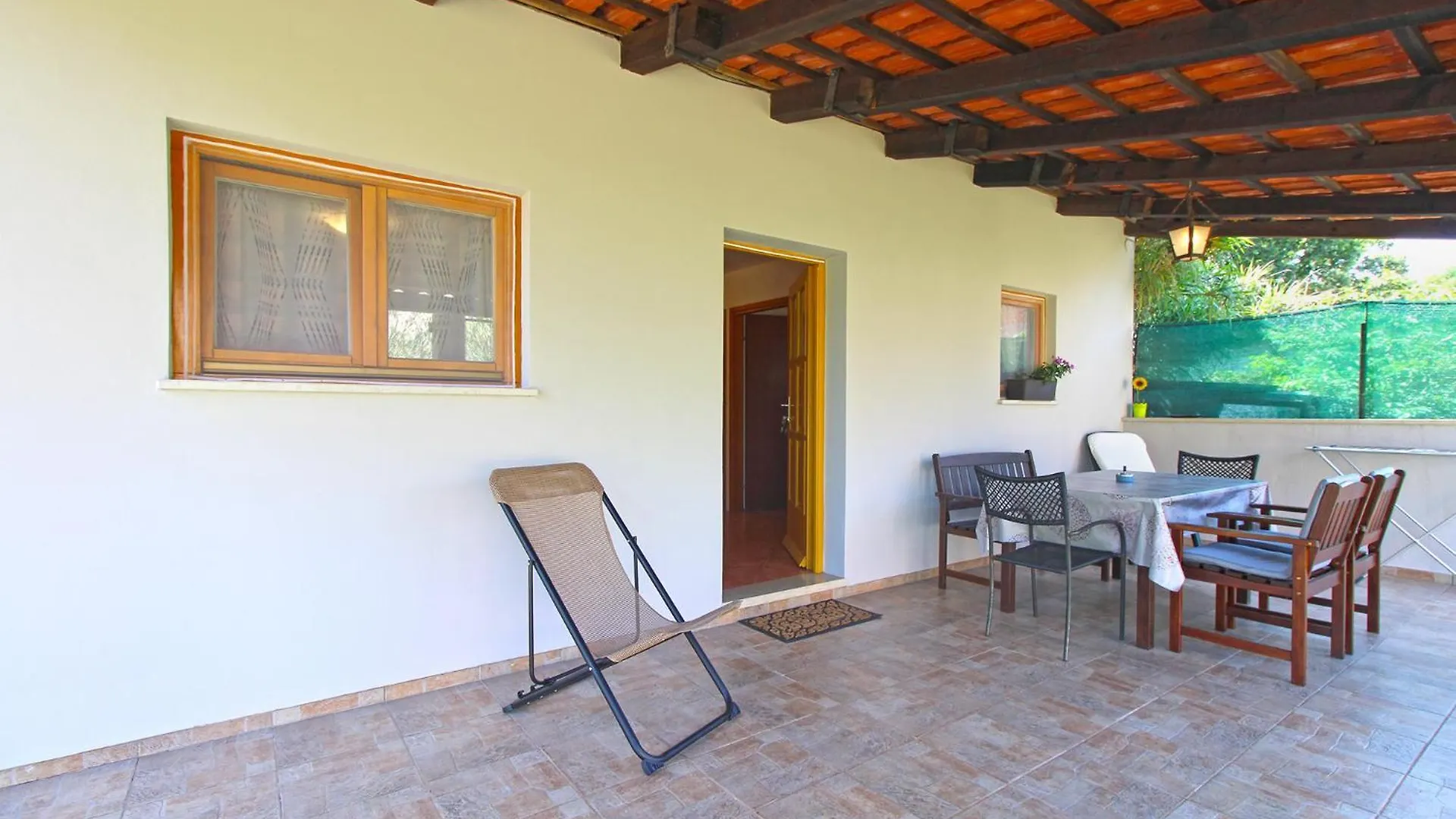 Apartments Stjepan 1573 Fazana 0*,
