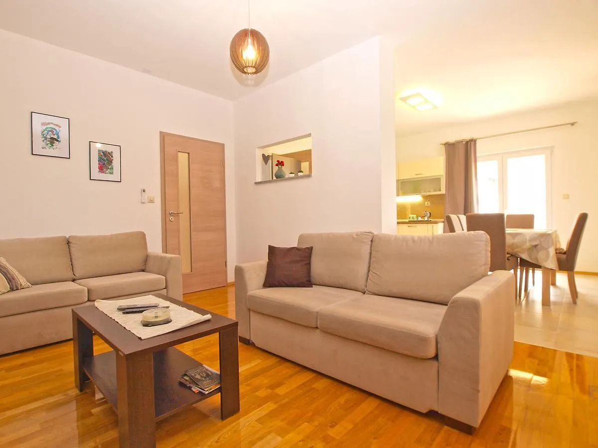 Apartments Stjepan 1573 Fazana