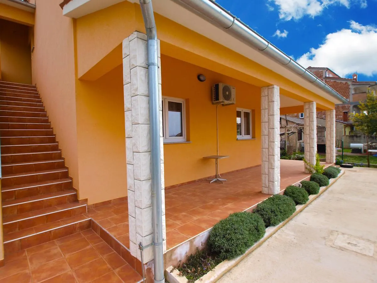 Apartments Stjepan 1573 Fazana 0*,
