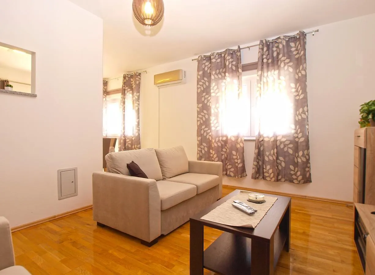 Apartments Stjepan 1573 Fazana Croatia