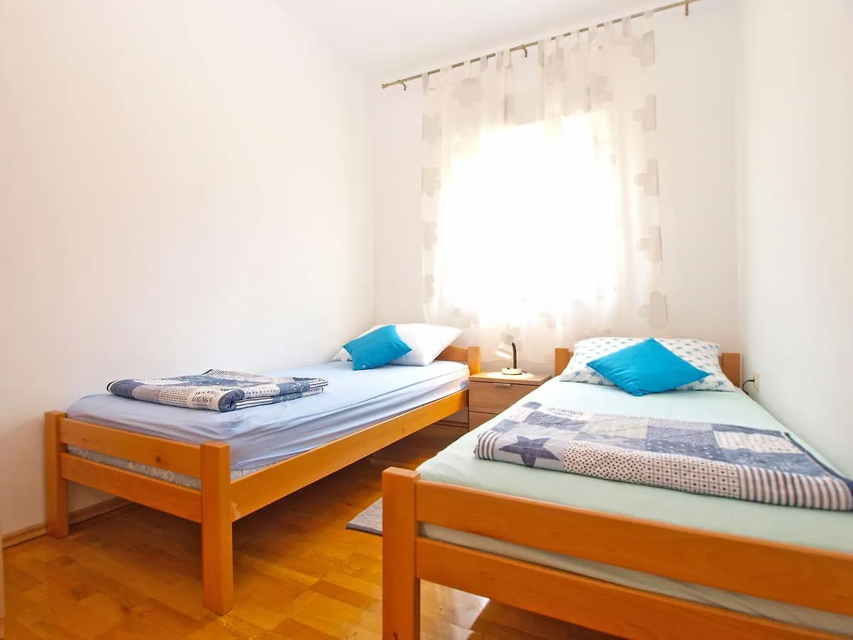 Apartments Stjepan 1573 Fazana 0*,