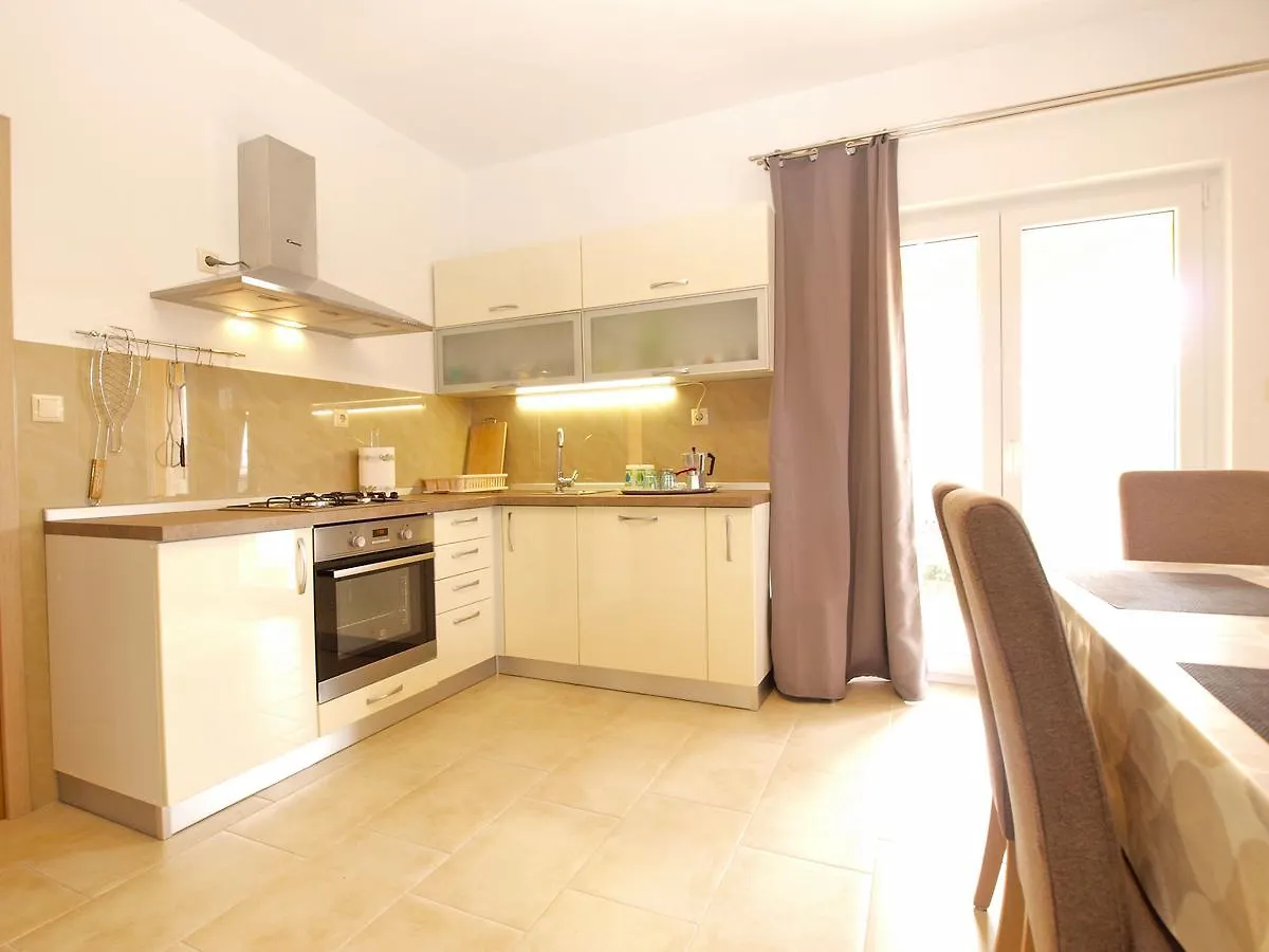 Apartments Stjepan 1573 Fazana 0*,