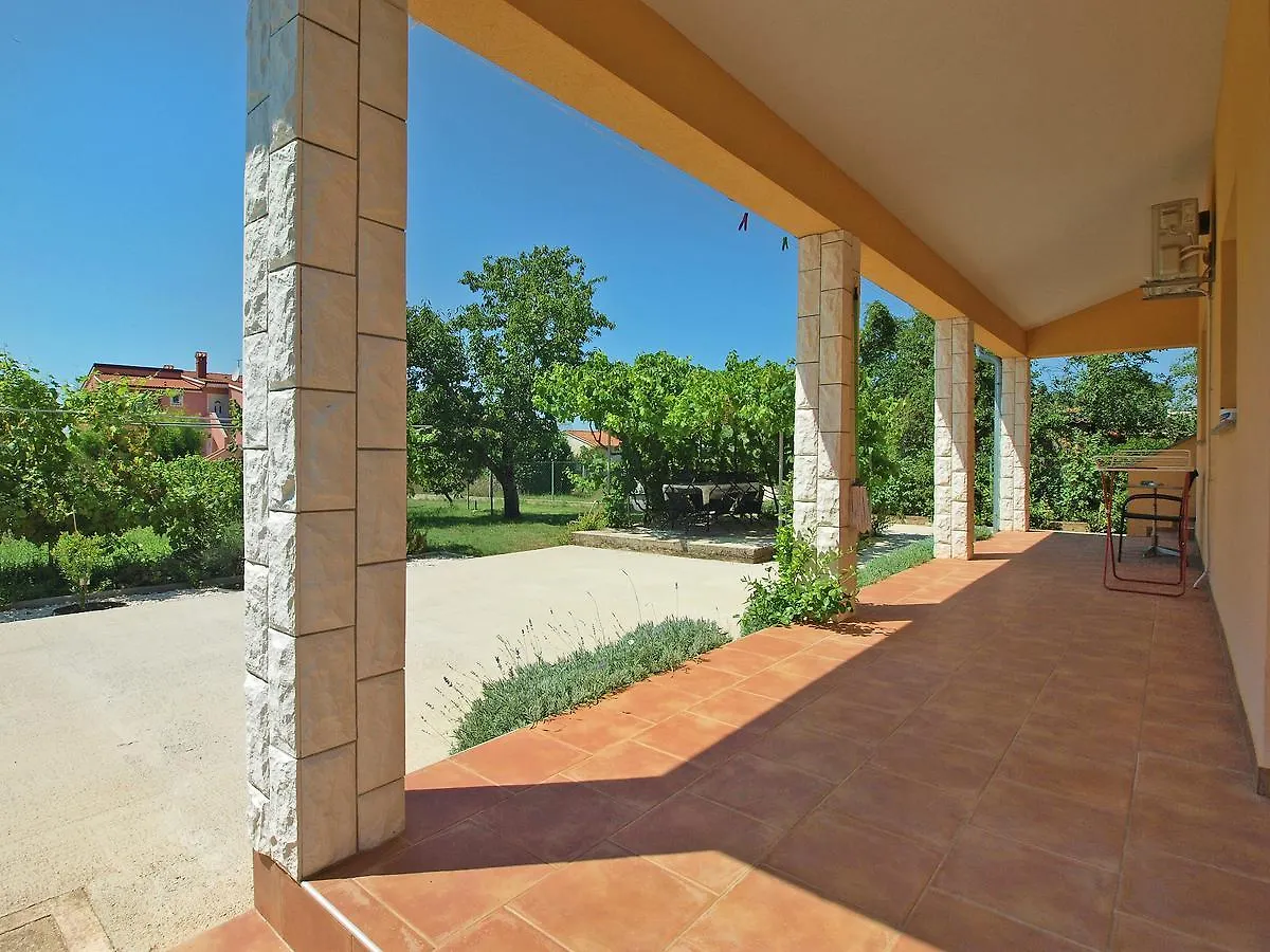 Apartments Stjepan 1573 Fazana 0*,